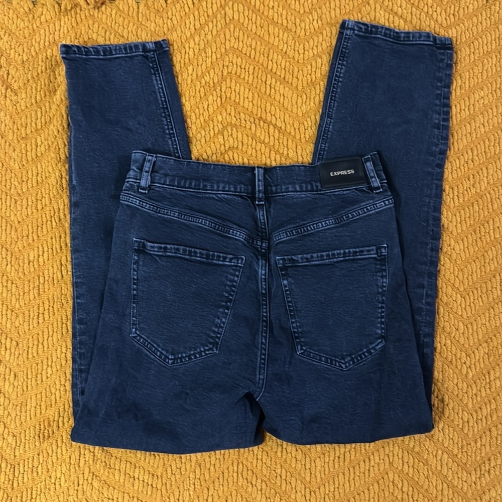 Women’s Express Super High Rise Mom Jean - Picture 3 of 3